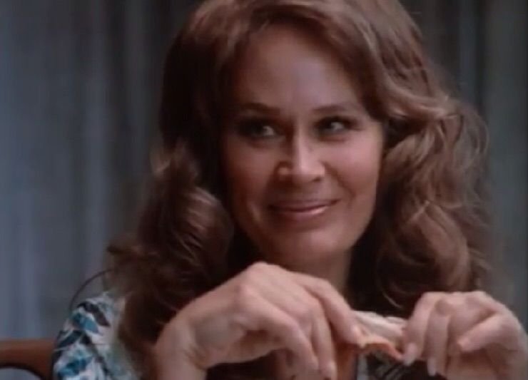 Karen Black vo filme Mirror Mirror