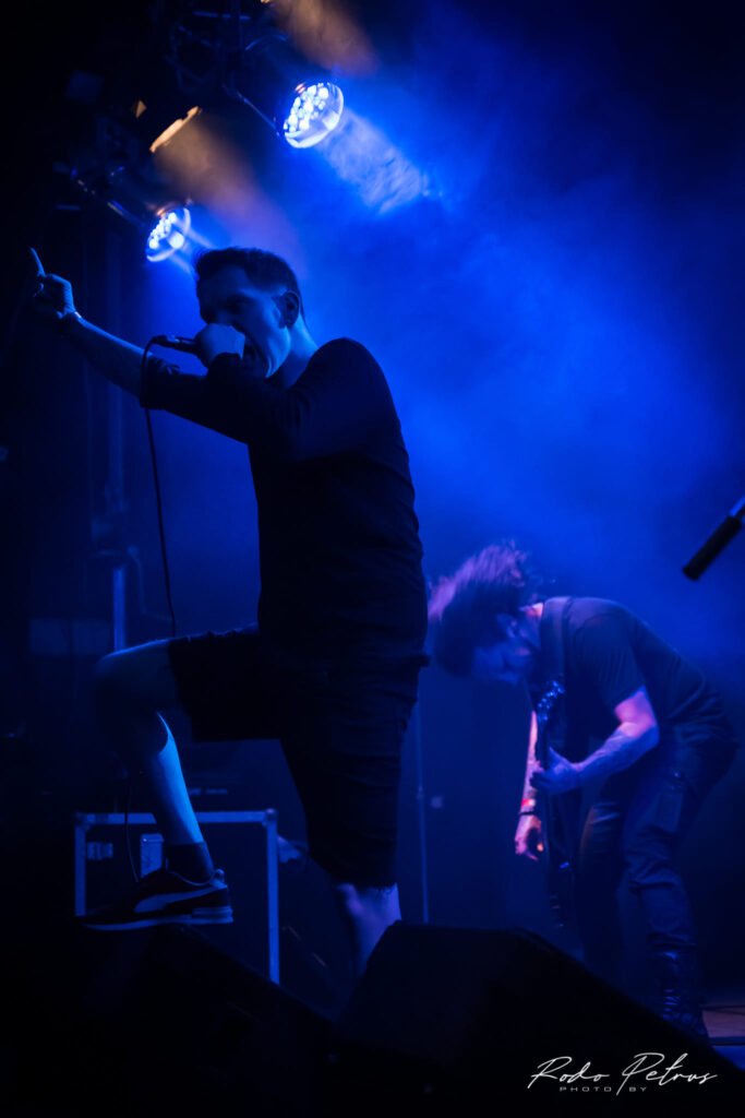 Demonic-eyed live